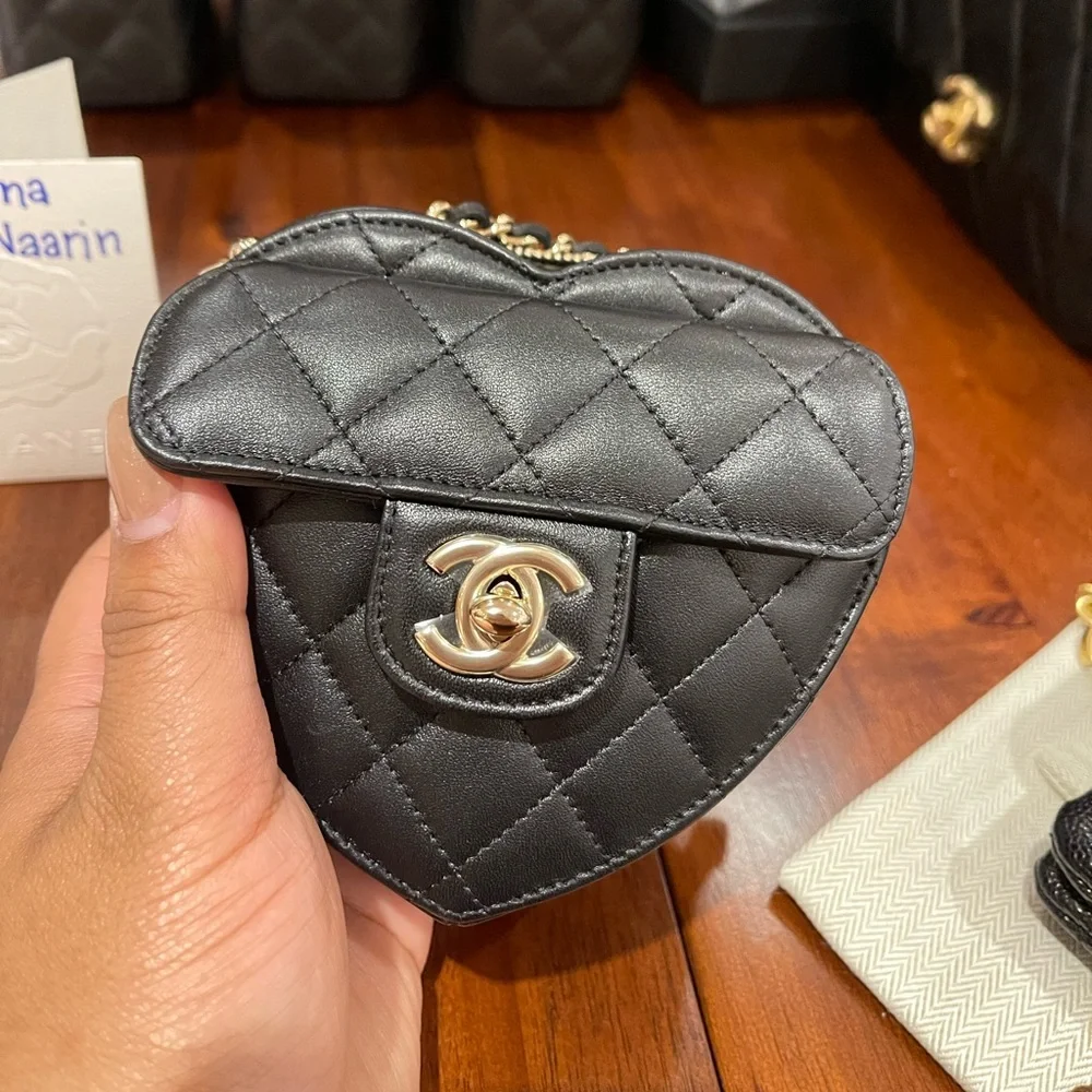 Rare!!!! Authentic guarantee Chanel runway mini Heart bag - Picture 1 of 5